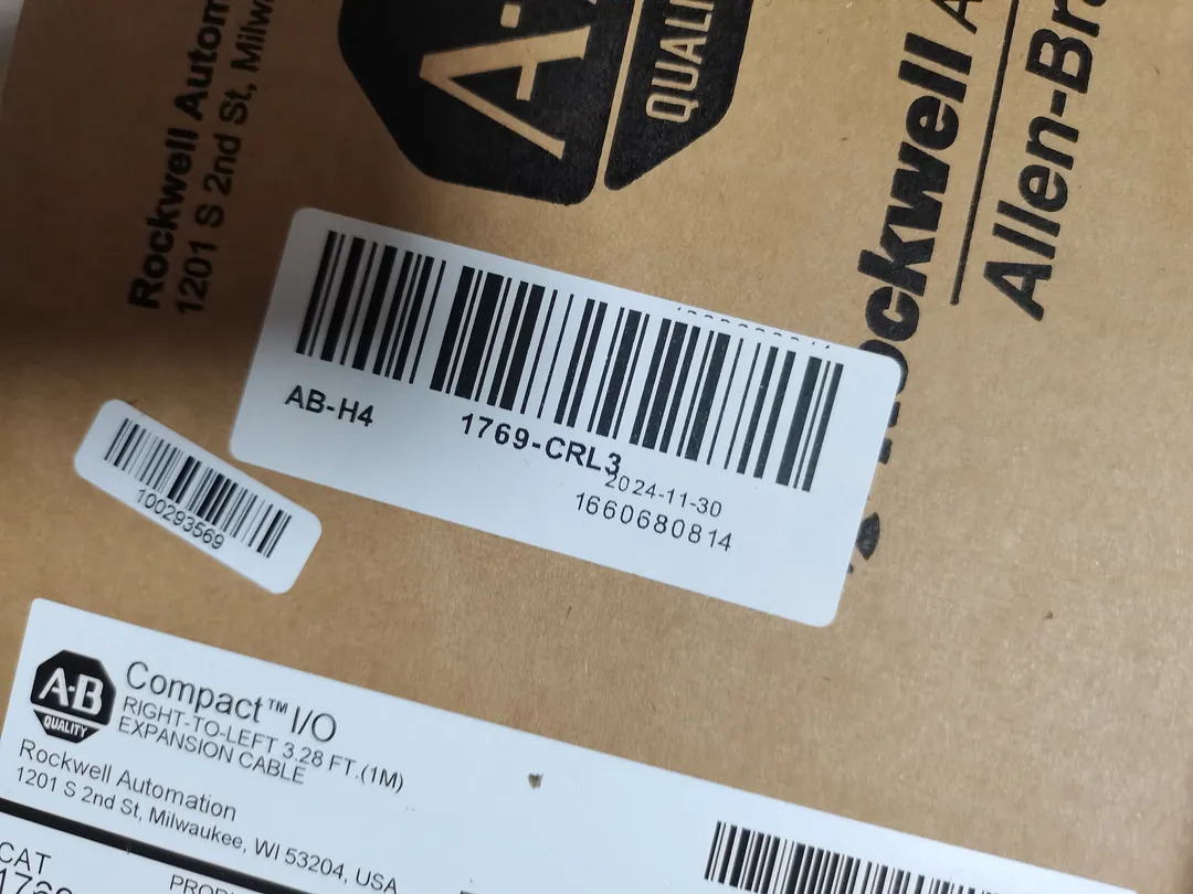 Bus expansion cable (~1 m, R→L)