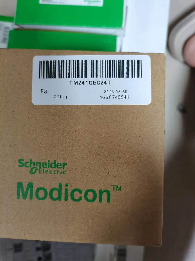M241 PLC 24 I/O