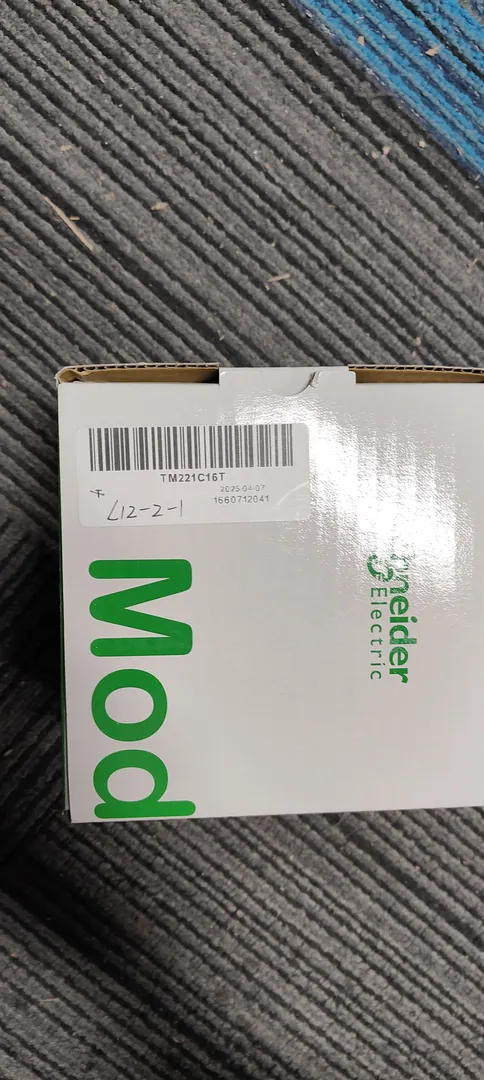 M221 PLC 16 I/O