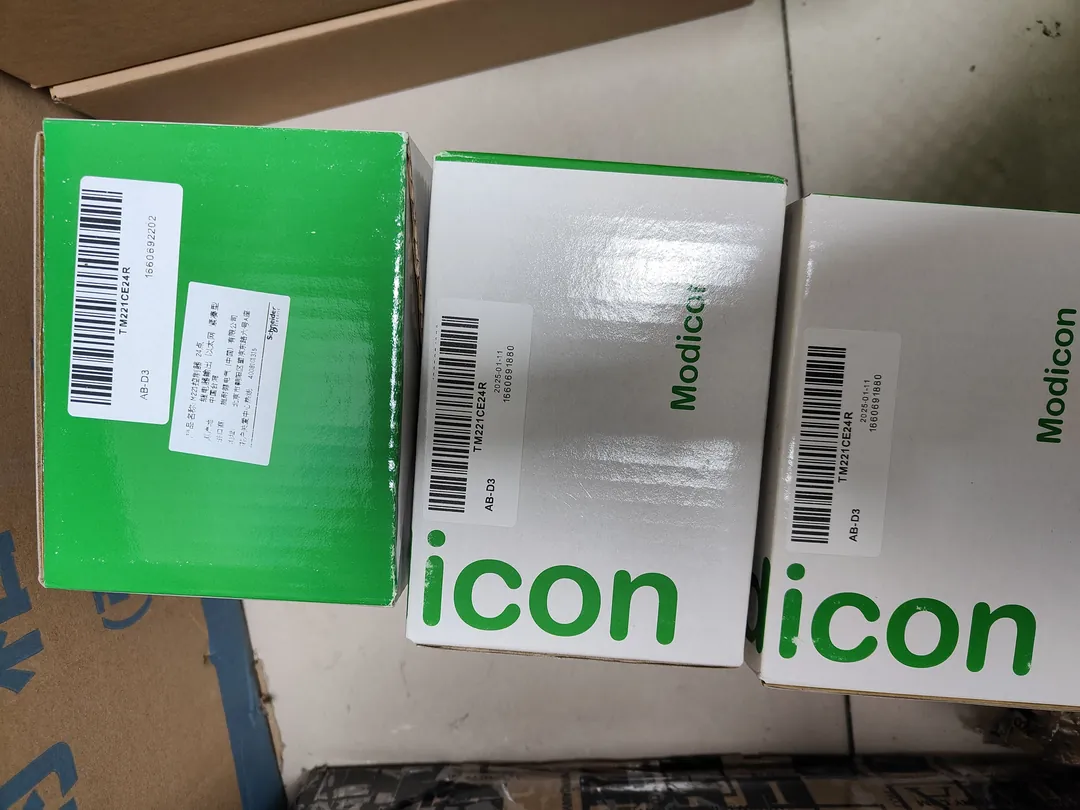 M221 PLC 24 I/O